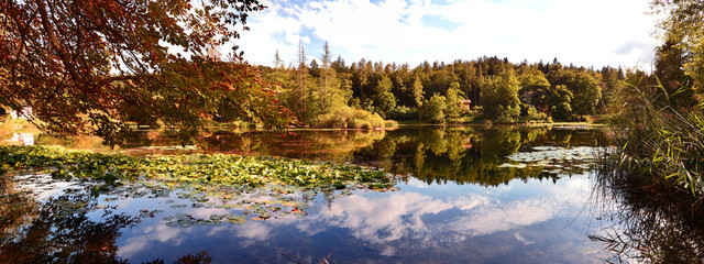 Cielo e acqua riflessi