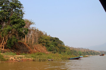 Fototapeta na wymiar along the mekong river closed to luang prabang (laos)