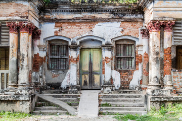 Fototapeta na wymiar Ruin of an old house in Puthia village, Bangladesh