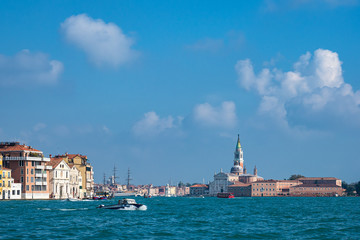 Fototapeta na wymiar Blick auf die Insel San Giorgio Maggiore in Venedig, Italien