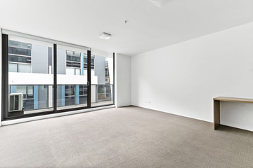 Empty and unfurnished brand new apartment