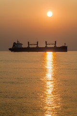 Obraz premium Sunset at the mouth of Pasur river, Bangladesh