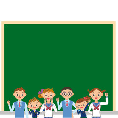 黒板の前に立つ塾の生徒