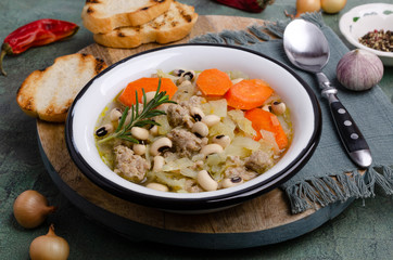 Minced meat with vegetables and beans