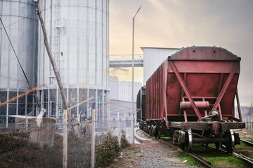 train cars with grain arrived at elevators in the agricultural sector