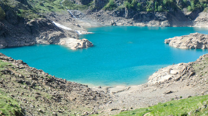 Naklejka na ściany i meble walkers at the edge of a lake all blue mountain