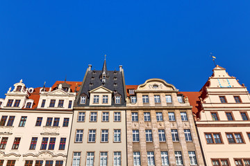Fototapeta na wymiar Historische Hausfassaden am Marktplatz in Leipzig, Sachsen, Deutschland