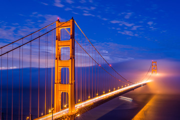 Fototapeta na wymiar Golden Gate in Fog