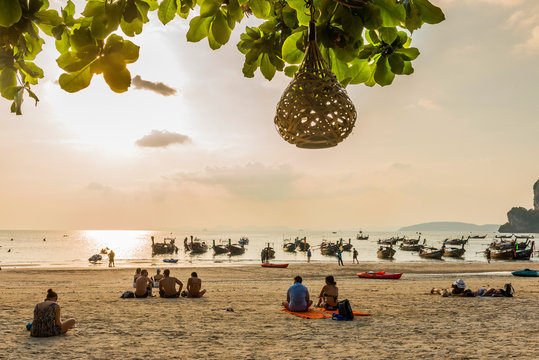 Abendstimmung am Railay beach bei Krabi in Thailand