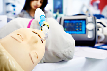 Training dummy with breathing tube
