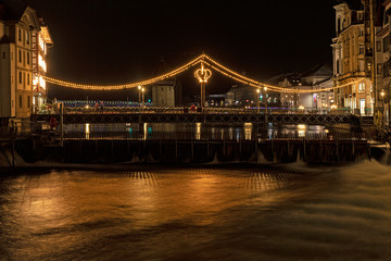 Weihnachtsbeleuchtung der Reussbrücke, Luzern, Schweiz