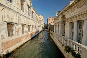 Fototapeta na wymiar Canal in Venice 2