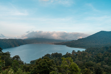 Lac Danau Buyan situé à Bali