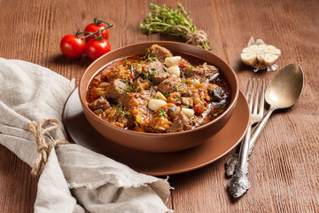 Braised meat with vegetables in a thick sauce.