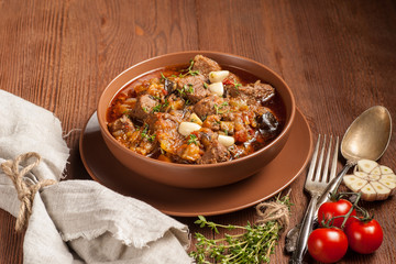 Braised meat with vegetables in a thick sauce.