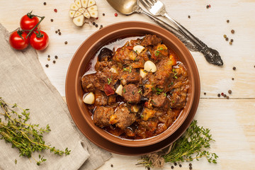 Braised meat with vegetables in a thick sauce.