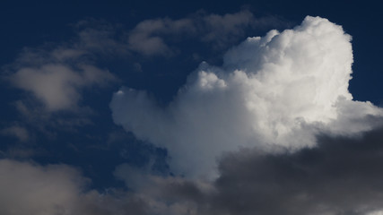 Cumulus mediocris, typique d'un ciel de traîne