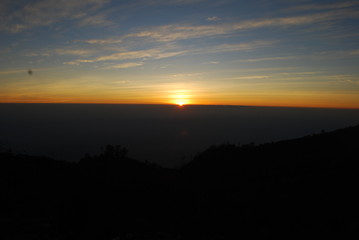 Obraz premium Sunset from the top of the mountain