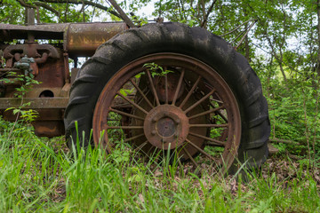 Fototapeta na wymiar wheel of old tractor