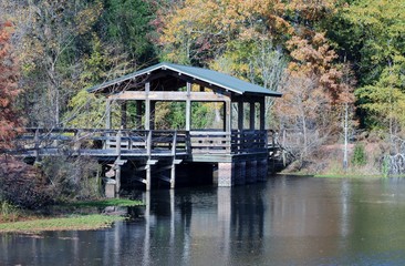 Fototapeta na wymiar bridge over the pond