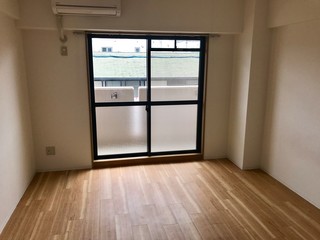 empty room with window