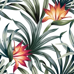 Behang Tropische bloemen Tropische vintage strelitzia bloemen palmbladeren naadloze patroon witte achtergrond. Exotisch junglebehang.