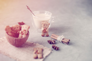 Gingerbread cookies biscuits bear holding paws almond