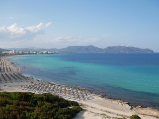 Obraz premium Aerial view of the sand, blue sea and sky of Cala Millor beach, Majorca