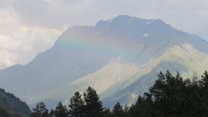 Obraz premium rainbow in the mountains