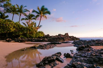 Fototapeten Sunset view of beautiful tropical beach, Secret Wedding Beach, Makena Cove, Maui, Hawai © Timo Günthner
