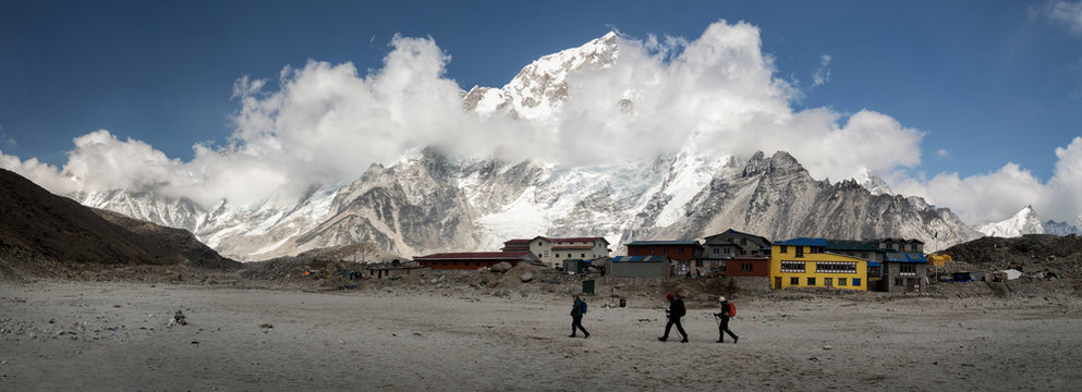 People walking in Gorak Shep, Himalayas, Solo Khumbu, Nepal