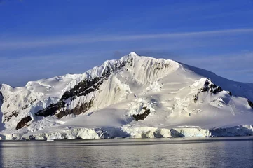 Foto op Plexiglas Antarctic. Mountains, icebergs, glaciers and snow. Landscape. Panorama. © Oleksandr Umanskyi
