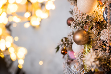 The white Christmas tree is decorated with beautiful pink accessories.