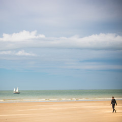 plage vide avec une seule personne