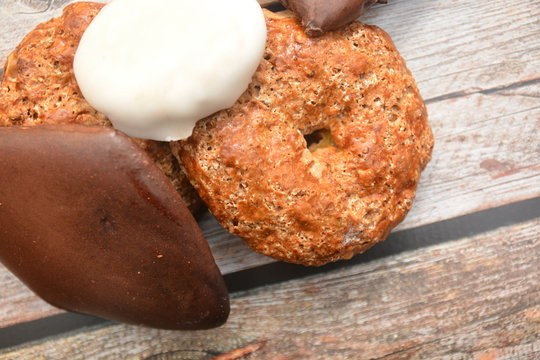 roccoc&ograve; e mustaccioli dolci tradizionali per il natale della citt&agrave; di napoli italia