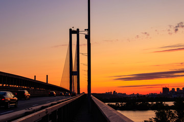 Obraz premium South bridge across the Dnieper river in Kiev, Ukraine at sunset