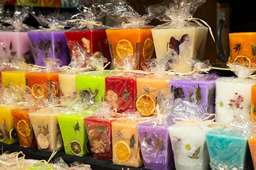Venta de velas artesanales.