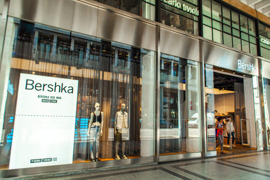 Bershka Images – Browse 235 Stock Photos, Vectors, and Video | Adobe Stock