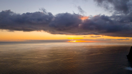 Fototapeta na wymiar Por do sol na Ilha da Madeira