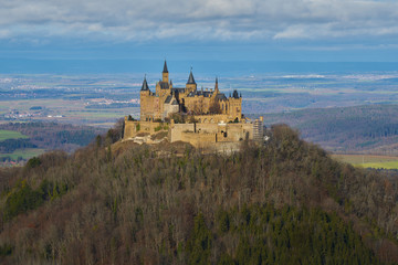 Obraz premium A panorama of Hohenzollern castle in the foreground. The forest was ready for winter, and the snow clouds were gathering