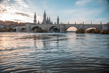 Obraz premium Zaragoza November 29, 2019, Rio Ebro as it passes through the city of Zaragoza