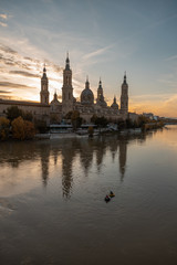 Fototapeta premium Zaragoza November 29, 2019, Rio Ebro as it passes through the city of Zaragoza