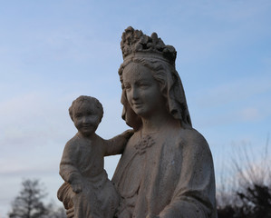 Statue of Virgin Mary with her child