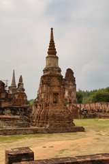 Fototapeta na wymiar Chedi in einer Tempelanlage in Ayutthaya