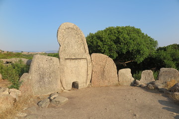 Gigantengrab Sa Ena e’Thomes, Sardinien