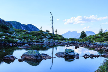 Obersee, hinten das Dachsteinmassiv