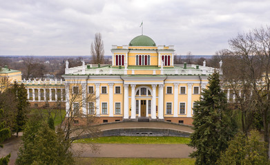 Fototapeta na wymiar Gomel Palace and Park Ensemble. Architectural monument. A three-story building with a four-column portico at the entrance and a domed top in the style of Russian classicism.