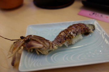 Fangschreckenkrebs Gegrillt Mantis shrimps Stomatopoda auf dem teller