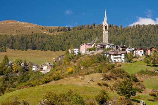 Ardez, a typical eastern Swiss village with Alps and Steinsberg castle in the background.