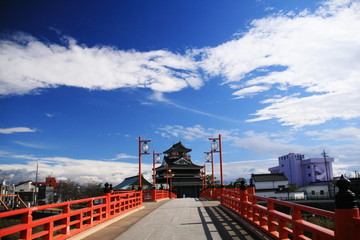 Fototapeta premium 日本の秋 大手橋と清州城